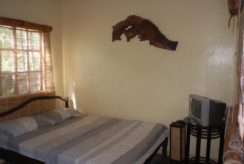 Casa Aviara Resort & Hotel Puerto Galera Room photo
