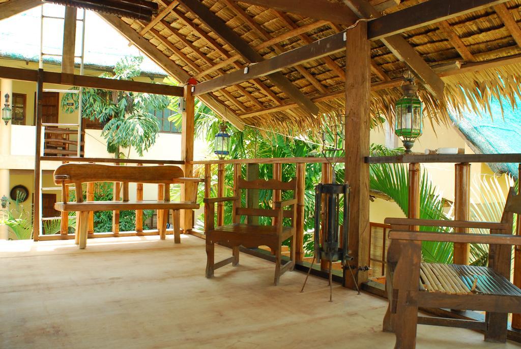 Casa Aviara Resort & Hotel Puerto Galera Exterior photo